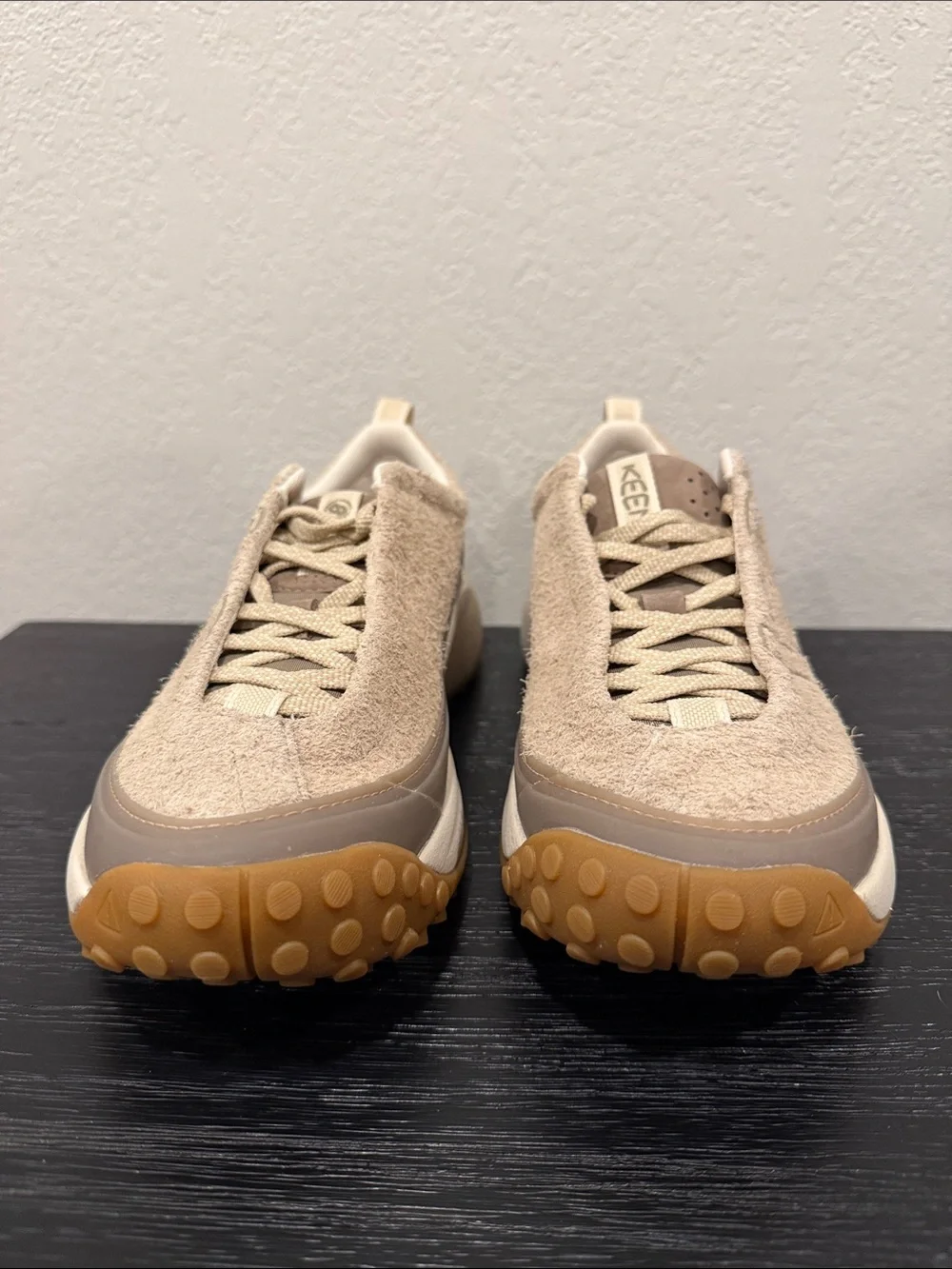 Keen Women's Size 8.5 Beige & Gum Trail Sneakers Shoes - KS MINO Safari Burch